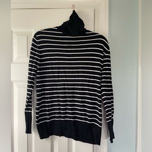 Turtle neck lightweight sweater